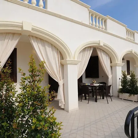 Semesterbostad Carmelina *